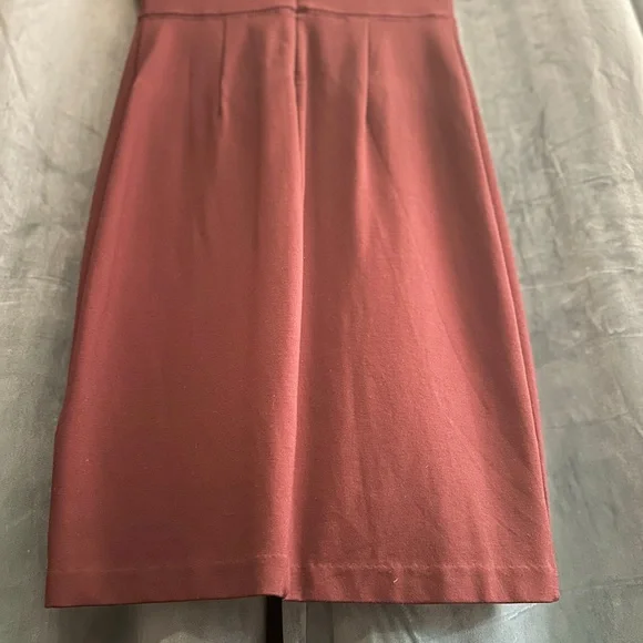 Express Women’s V-Neck Sheath Knee Length Dress               
Merlot - size M - Picture 4 of 8